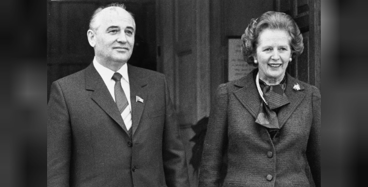 Mikhail Gorbachev, soviet Politburo member poses with British PM Margaret Thatcher at Chequers during his December 1984 visit to the UK.png